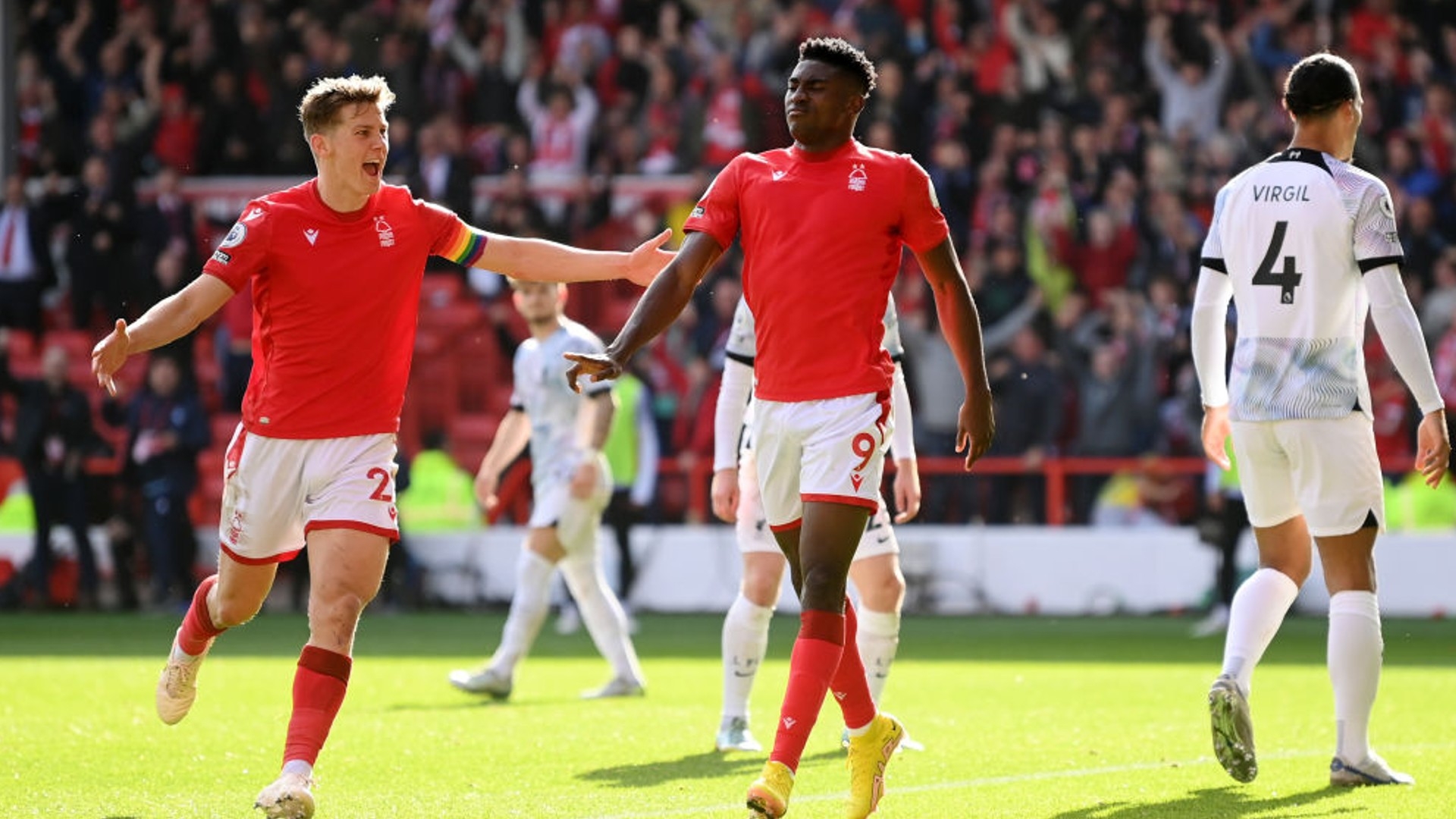 供更大的舞 供更大的舞